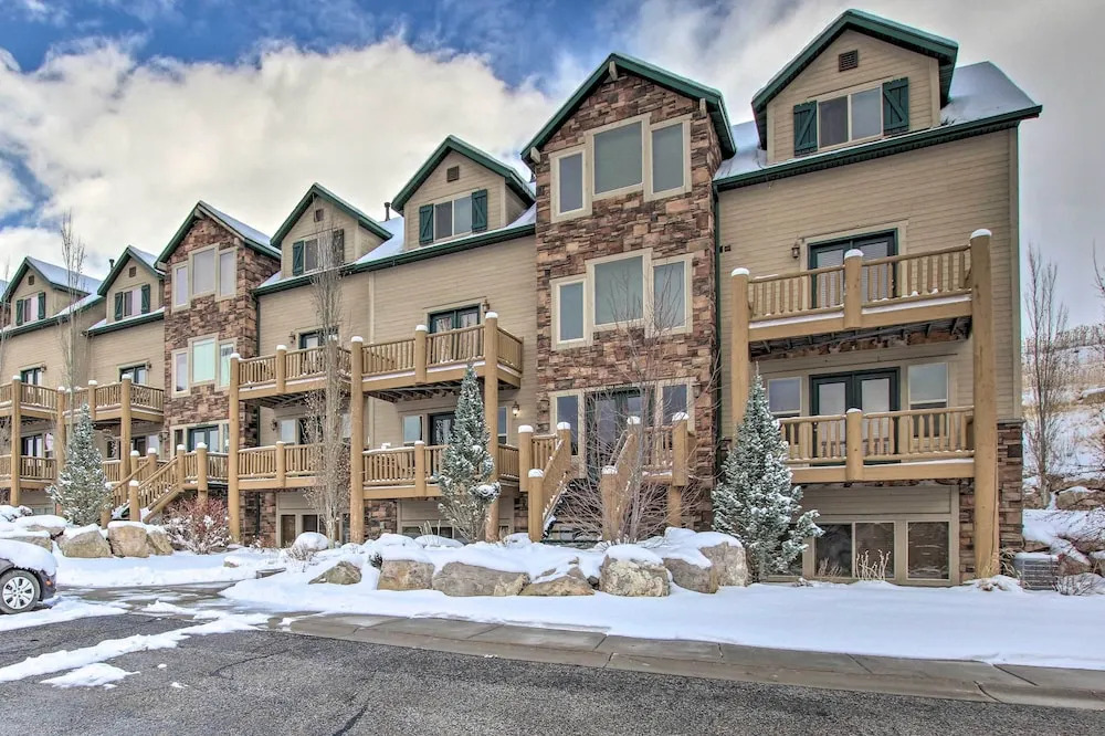 Ski, Hike & Relax: Eden Condo w/ Hot Tub Access