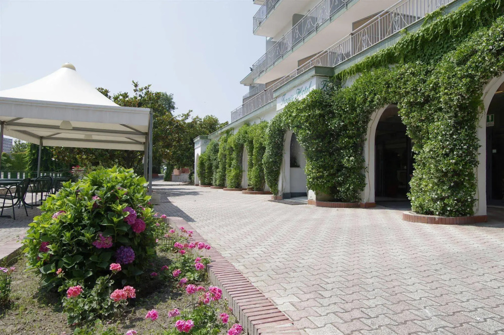 Tennis Hotel