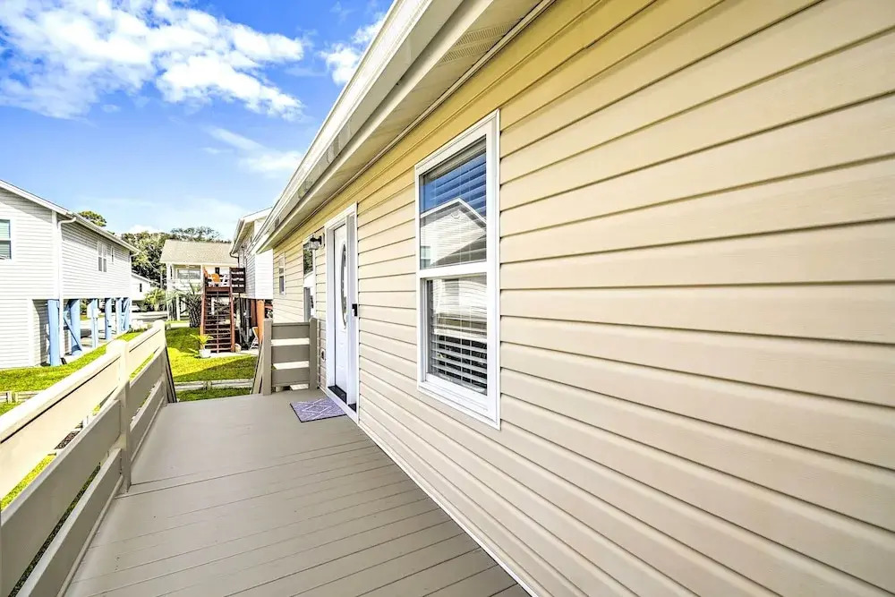 Updated Myrtle Beach Cottage w/ Shared Pool!