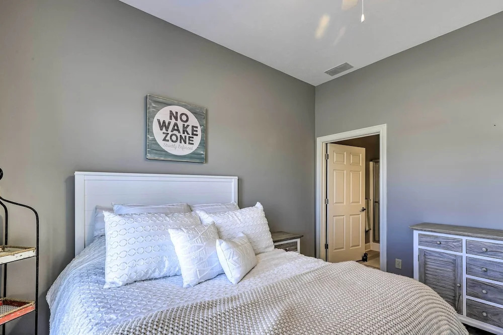 Dtwn Ludington Condo: Balcony, Walk To Beach!