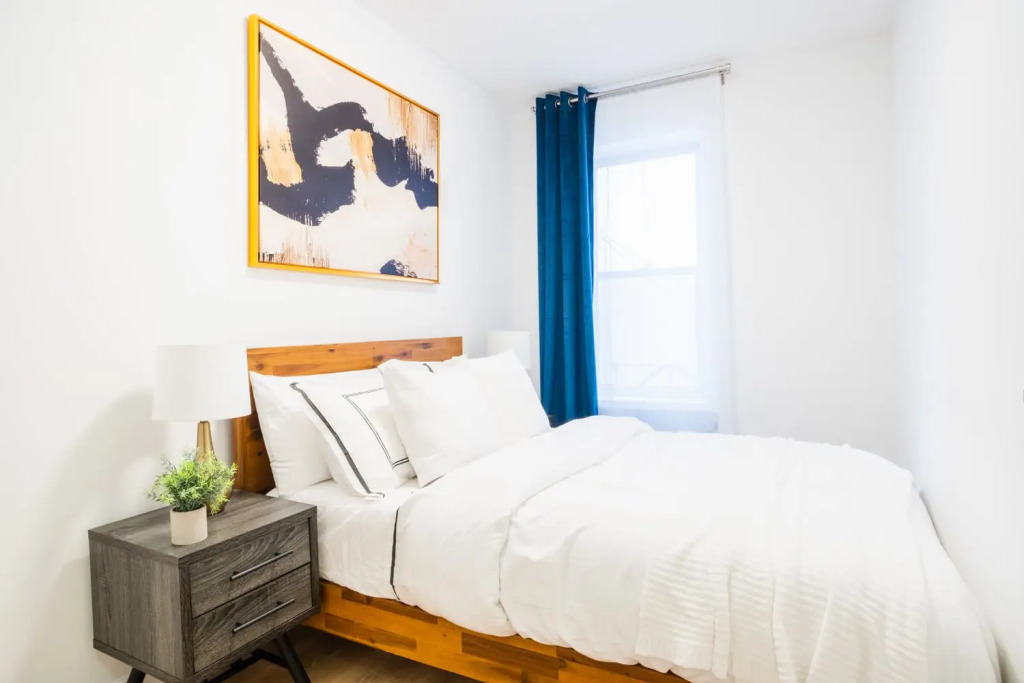 1435-4 I 3 Bedrooms 2 Bath W D Prime Upper East