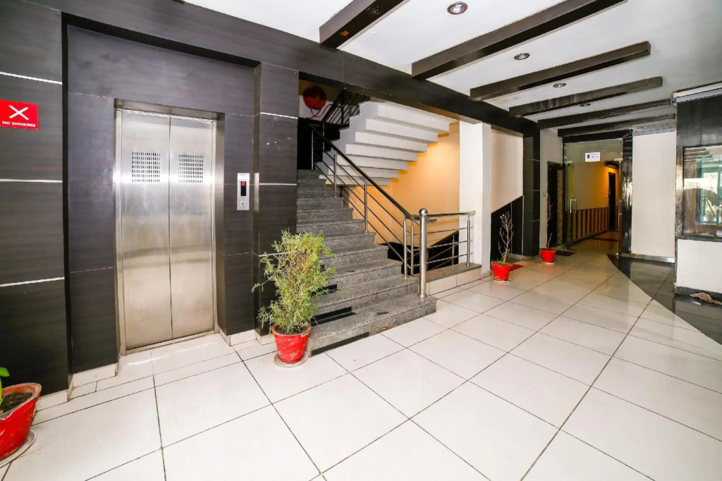 Oyo 35769 Hotel Rishabh