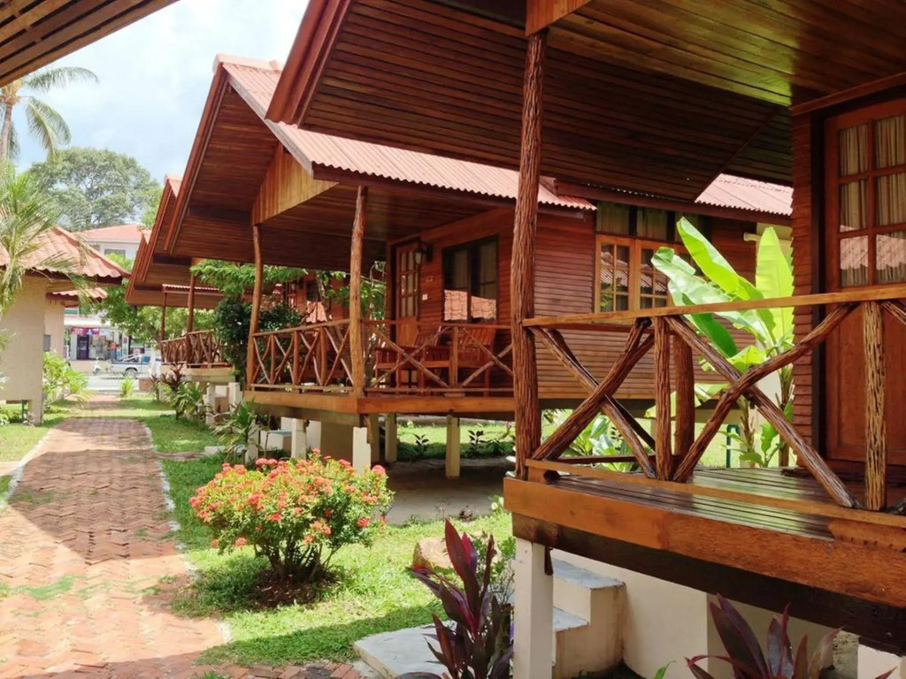 Dome Lay Beach Resort