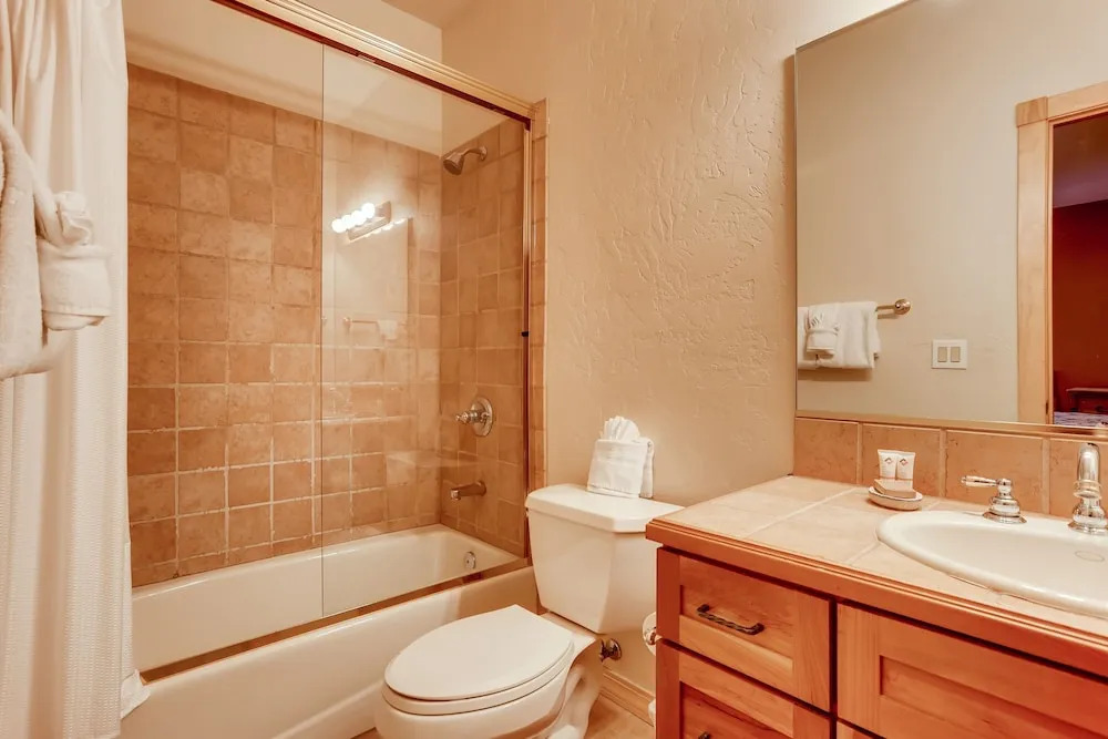 New Listing! Modern Ski Lodge W/ Hot Tub 4 Bedroom Home