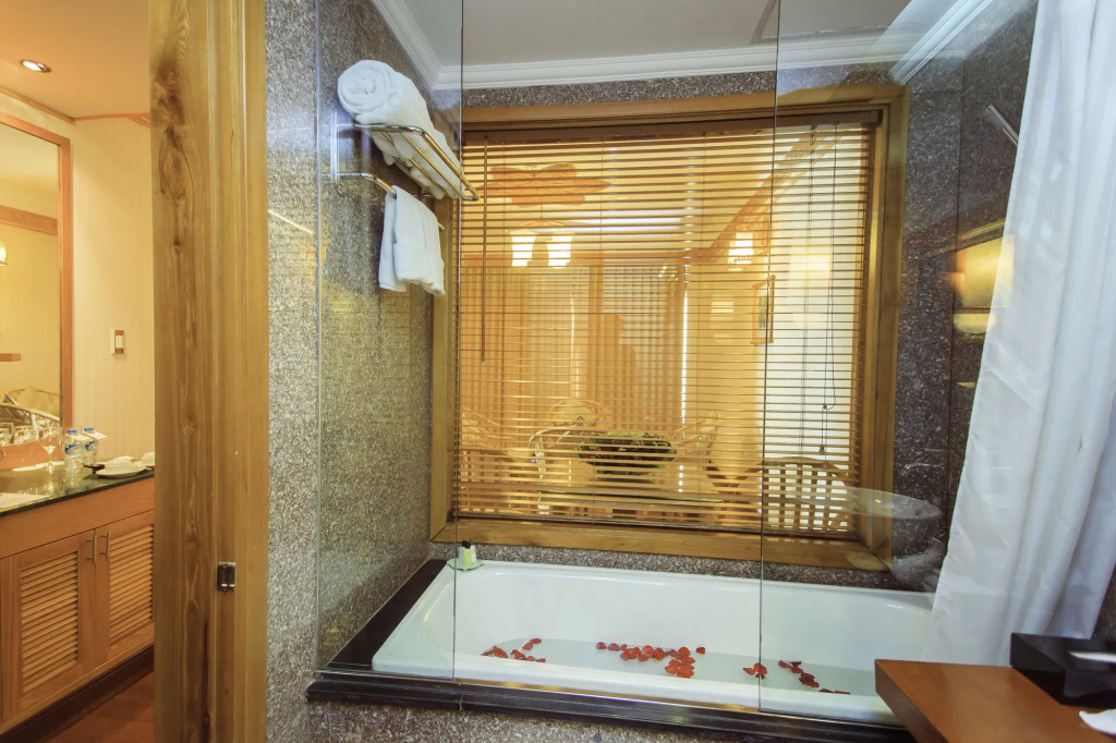 Green Plaza Hotel