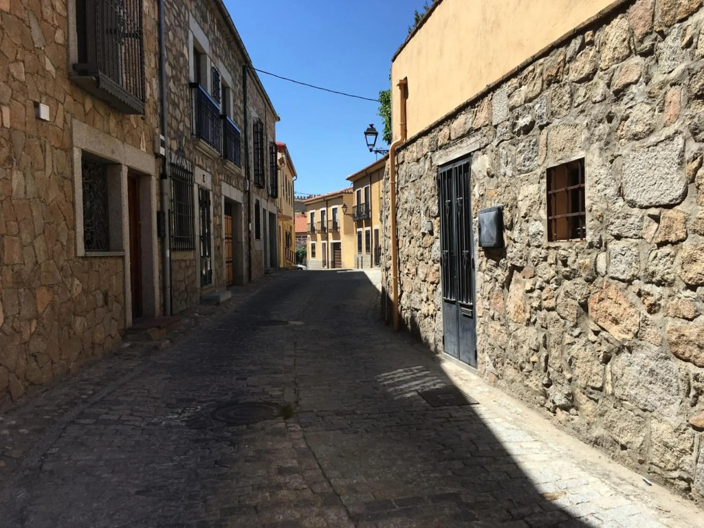 Casa del Puente junto a la muralla