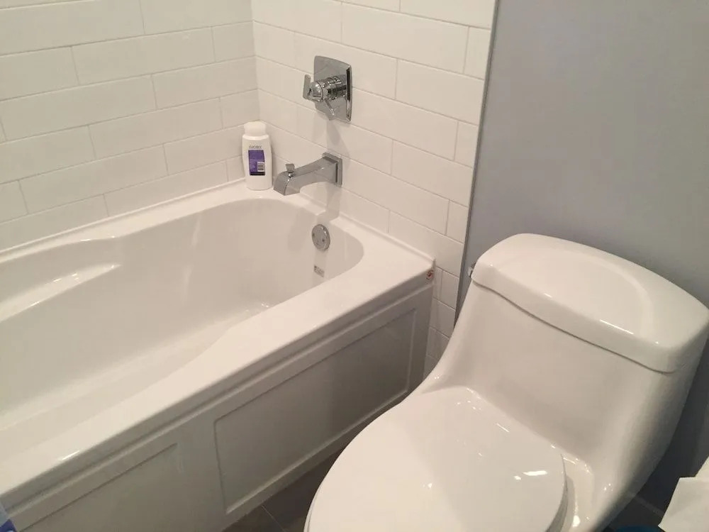 Vancouver Austin Guesthouse