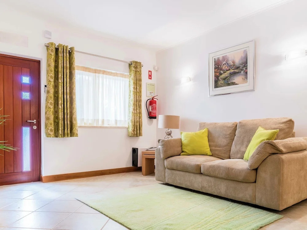 Luxurious T1 Apartment With Shared Pool in Beautiful Surroundings Near Lagos