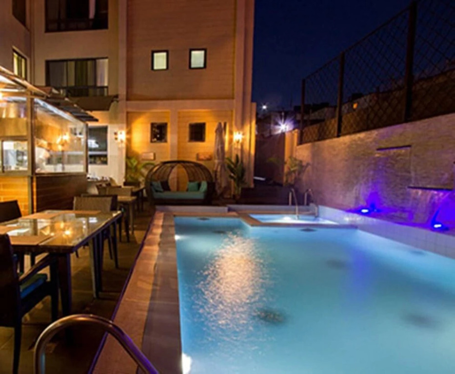 This a Great Choice Wail on Vacation in Nairobi