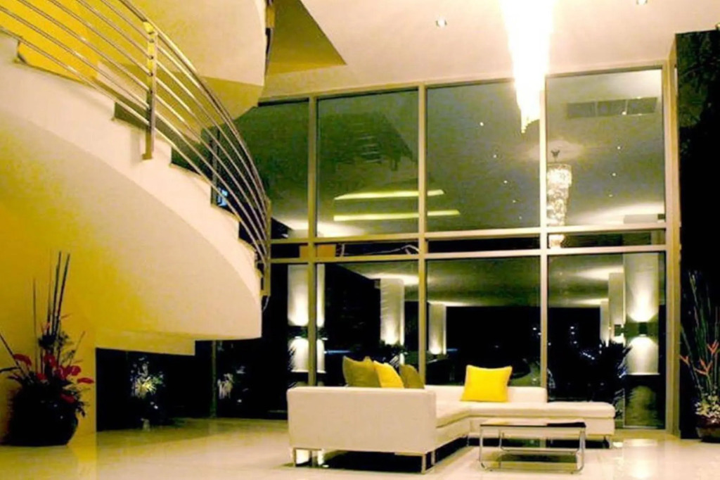 Seven Place Executive Residence