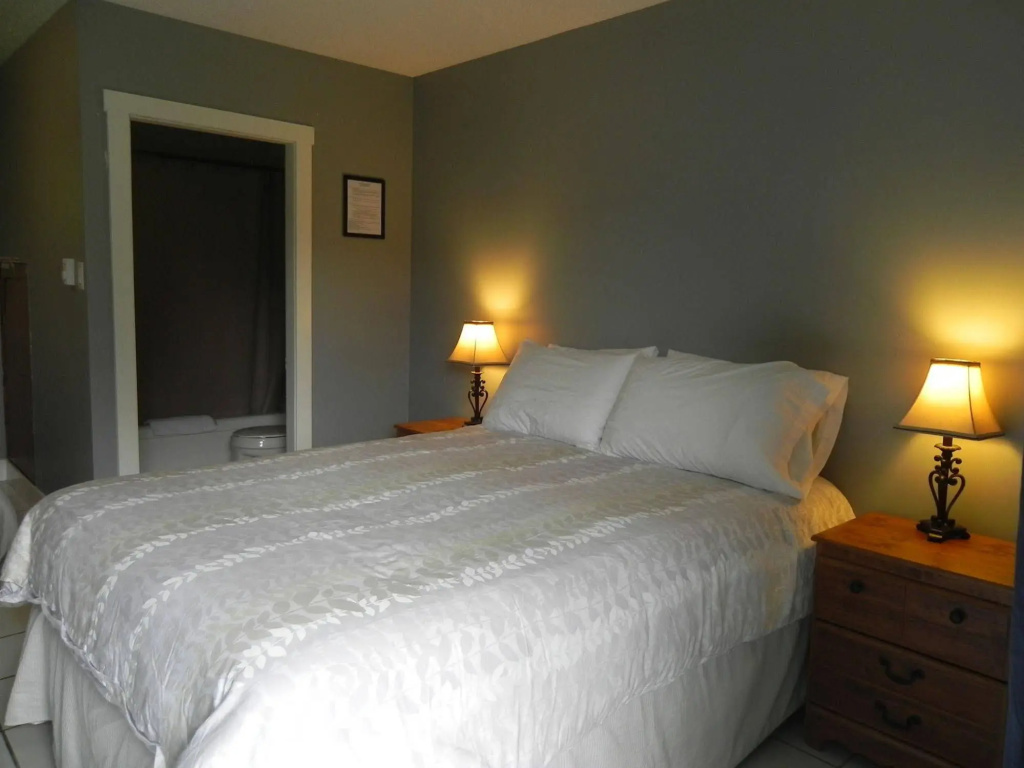 Naramata Courtyard Suites