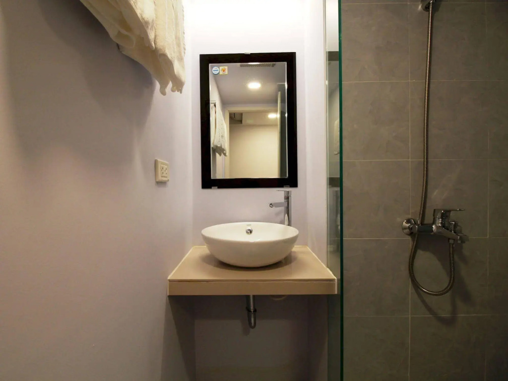 Emis Hotel