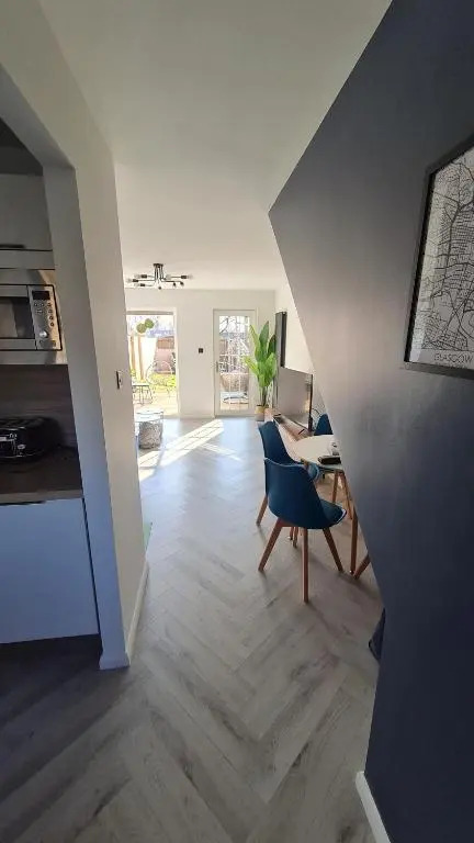 Beautiful 2bed house with garden, walking distance to town - FREE parking