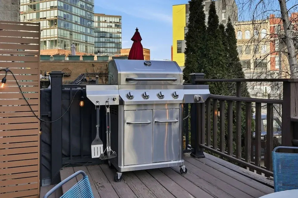 Modern 4-bedroom Townhouse in River West