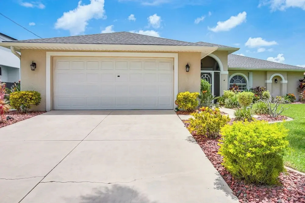 Game Room & Hot Tub: Easy Cape Coral Adventures