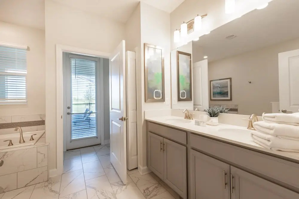 Champions Gate 8837 - Eight Bedroom Pool Home