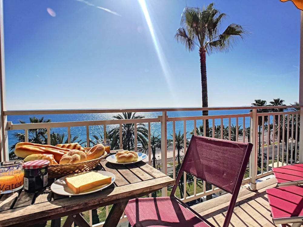 Emanuella Terrasse by Nestor&Jeeves