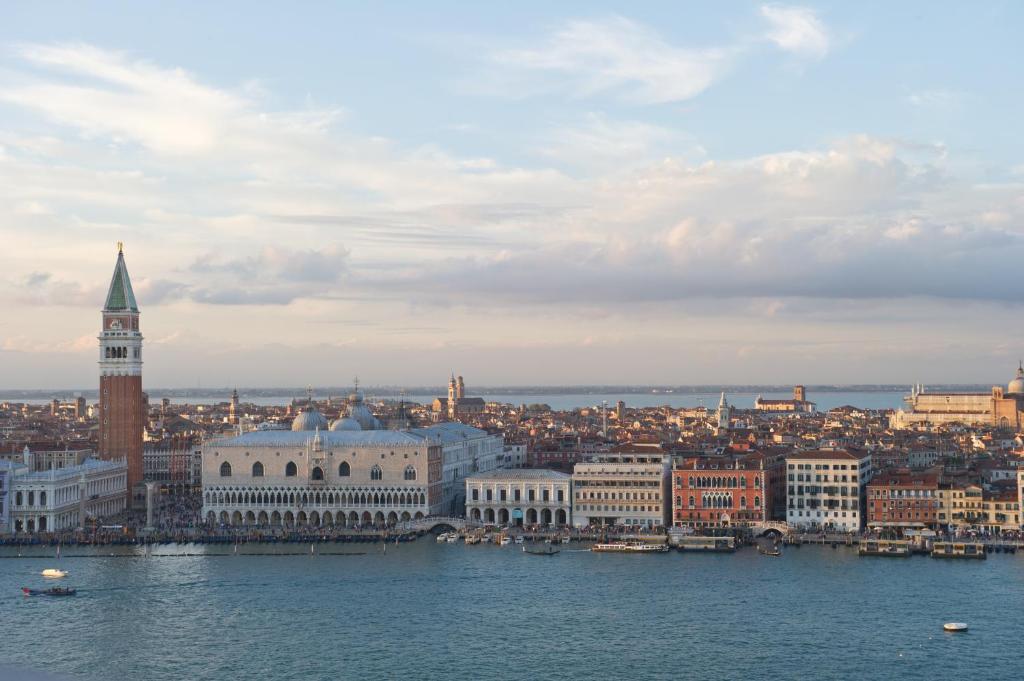 Casa Savoia & Casa Jolanda