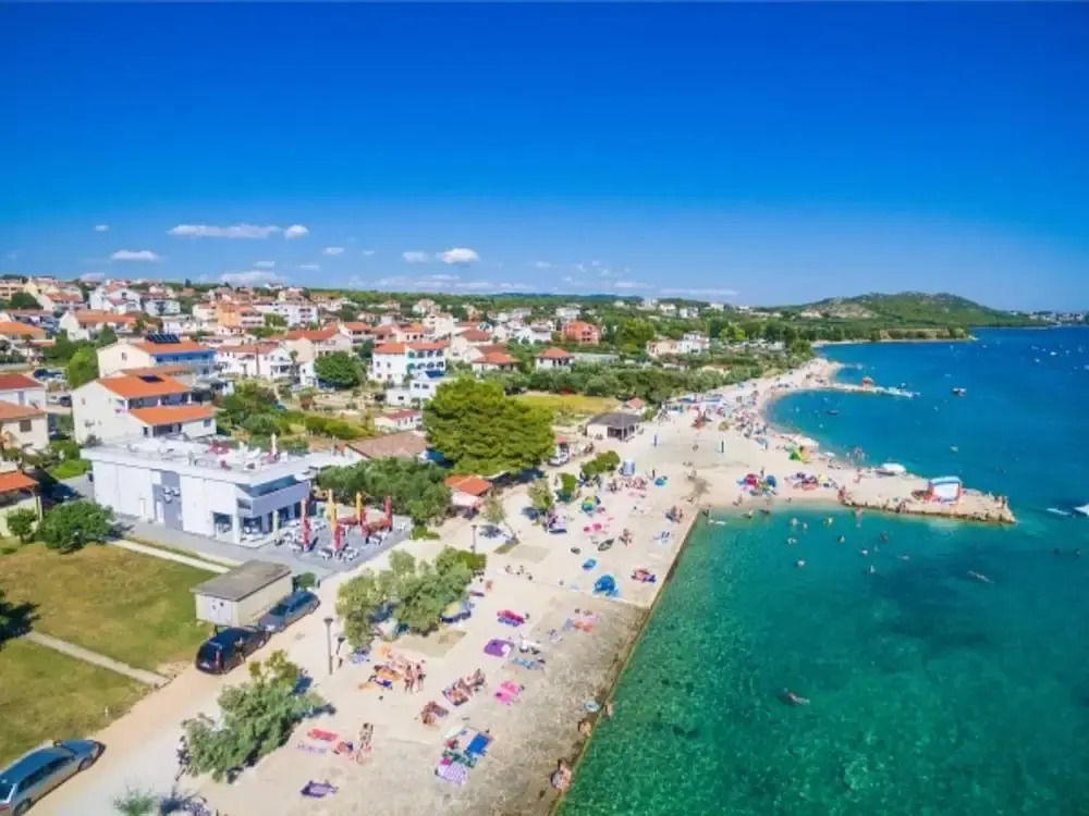 Apartment Right on the Janice Beach in Pakostane