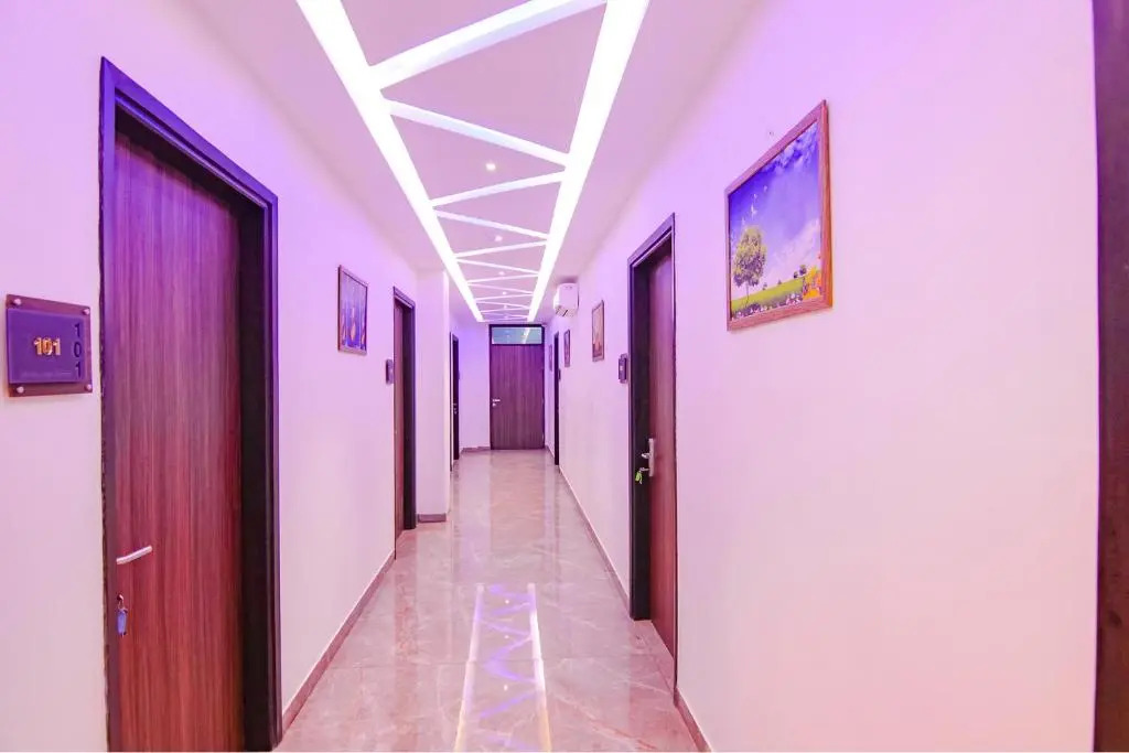 Fabhotel Prime Royal Inn Suites