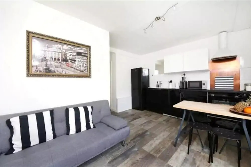 Modern Apartment That Sleeps 2