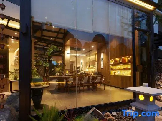 Oneheart Riverside Retreat