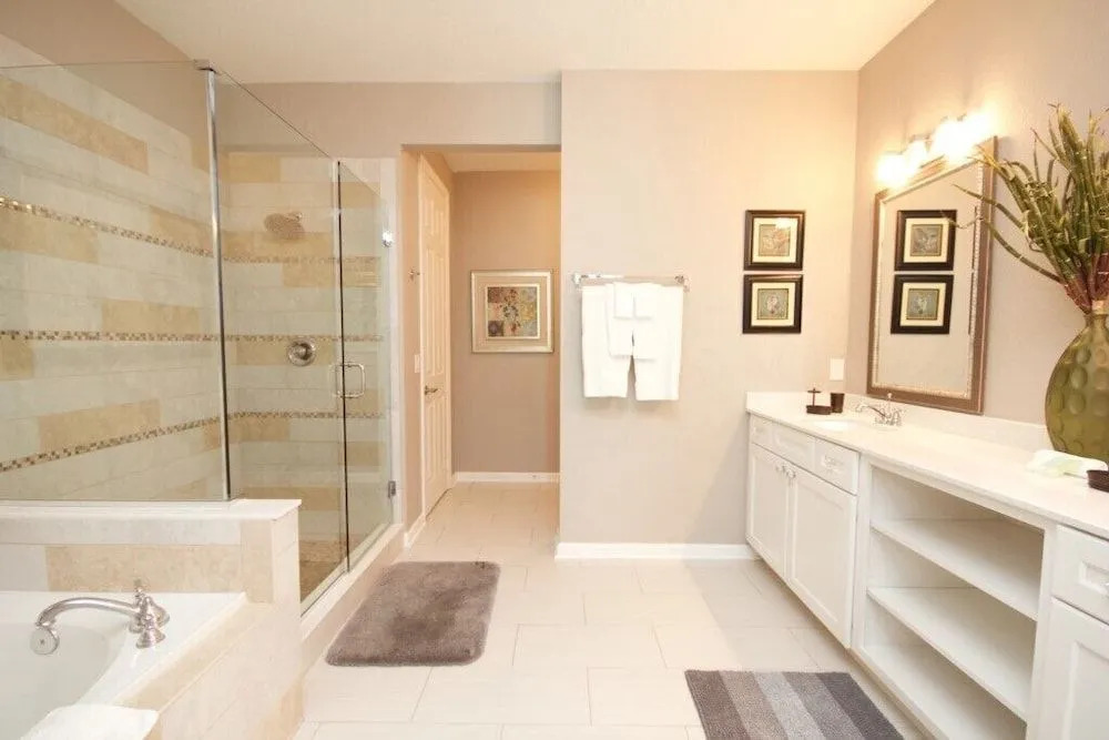 10-106 2 Bedroom Condo by RedAwning