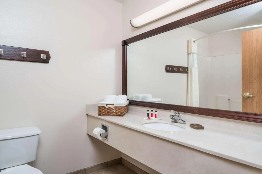 Travelodge & Suites by Wyndham Fargo/Moorhead