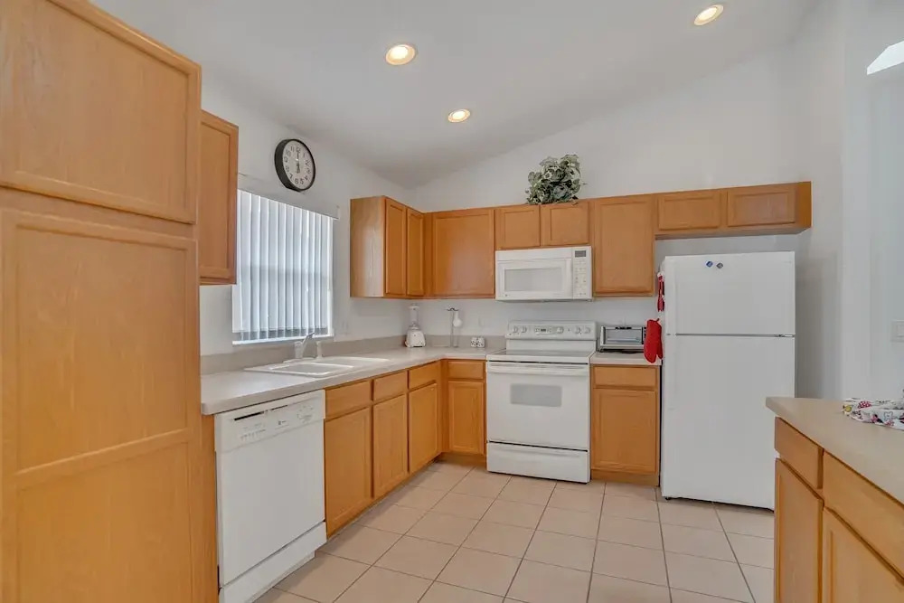 Beautiful Family Vacation Home With Private Pool. Close To Disney! 5 Bedroom Home by Redawning