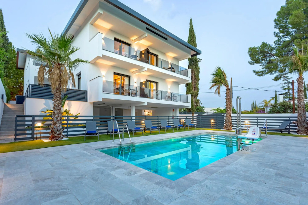 Amazing Studio With Large Terrace Pool and Parking Arruzafa II