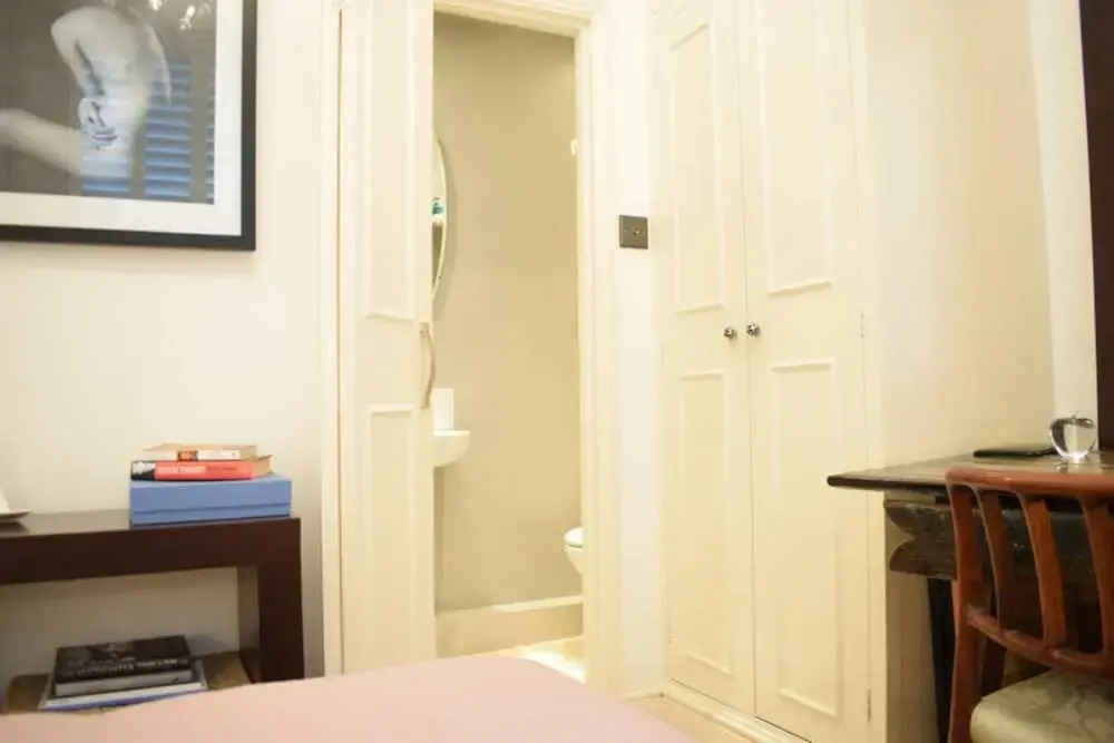 West Kensington Stunning 2 Bedroom Flat With Balcony