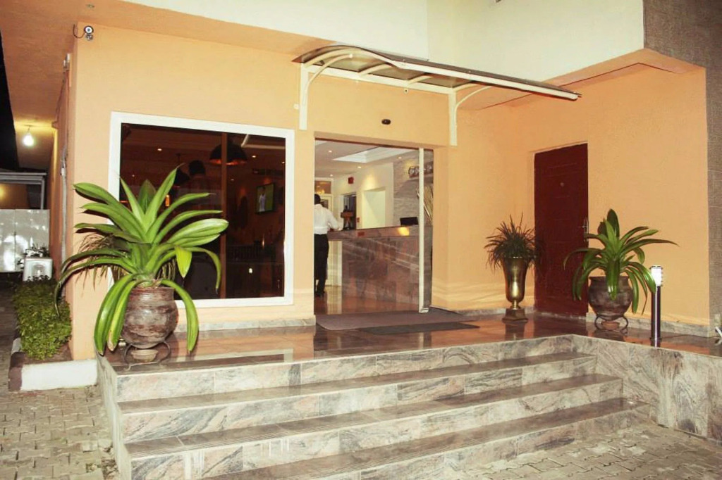 Pearl Gate Hotel