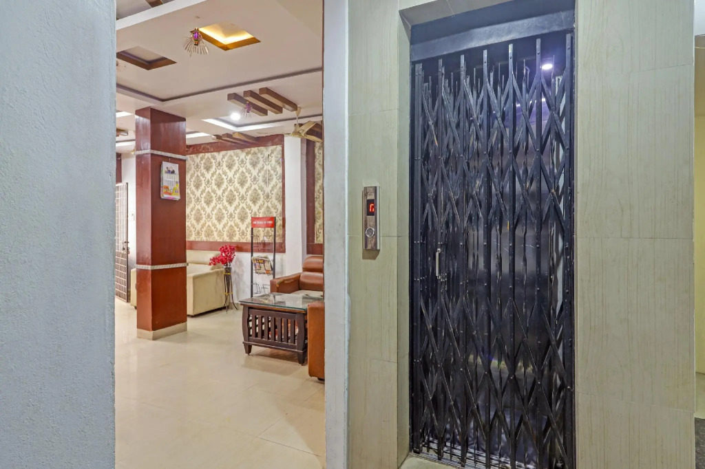 OYO HYD1589 Hotel Dhana Residency