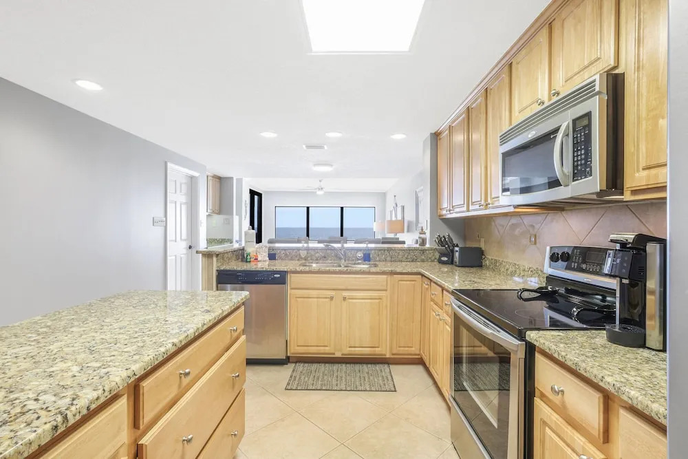 Four Seasons 502-e Fishing Pier Newly Remodeled 3 Bedrooms