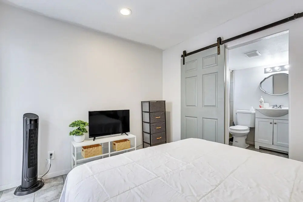3 Mi to Coachella: Quaint Studio w/ Shared Yard!