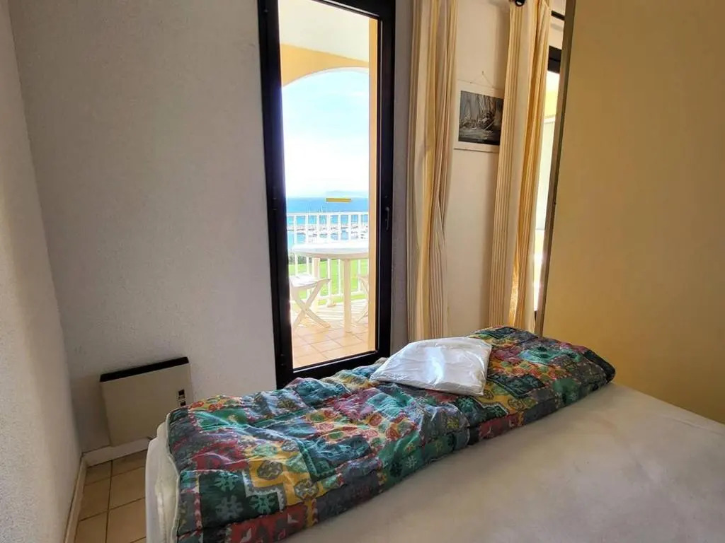 Appartement Six-Fours-les-Plages, 2 pièces, 4 personnes - FR-1-316-53