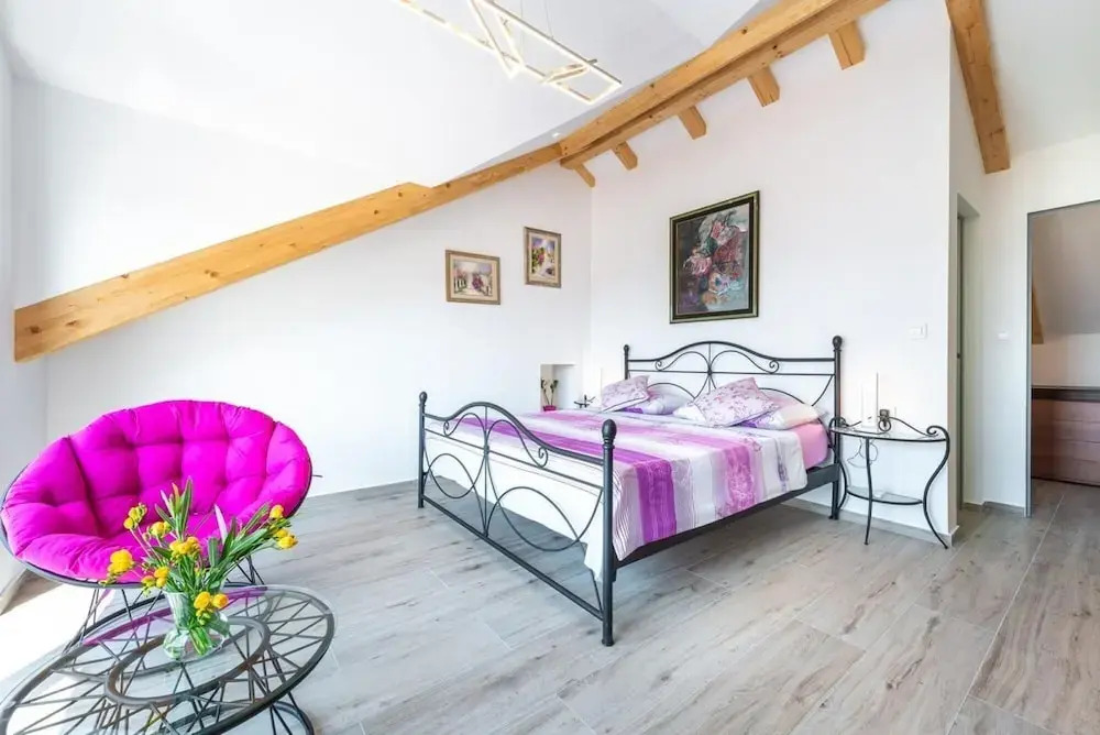Villa Mia -Three-Bedroom Villa with Swimming Pool