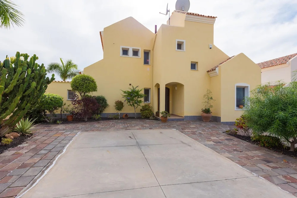 VILLA ALMENDRO! Bbq, HEATED Private Swimming Pool !