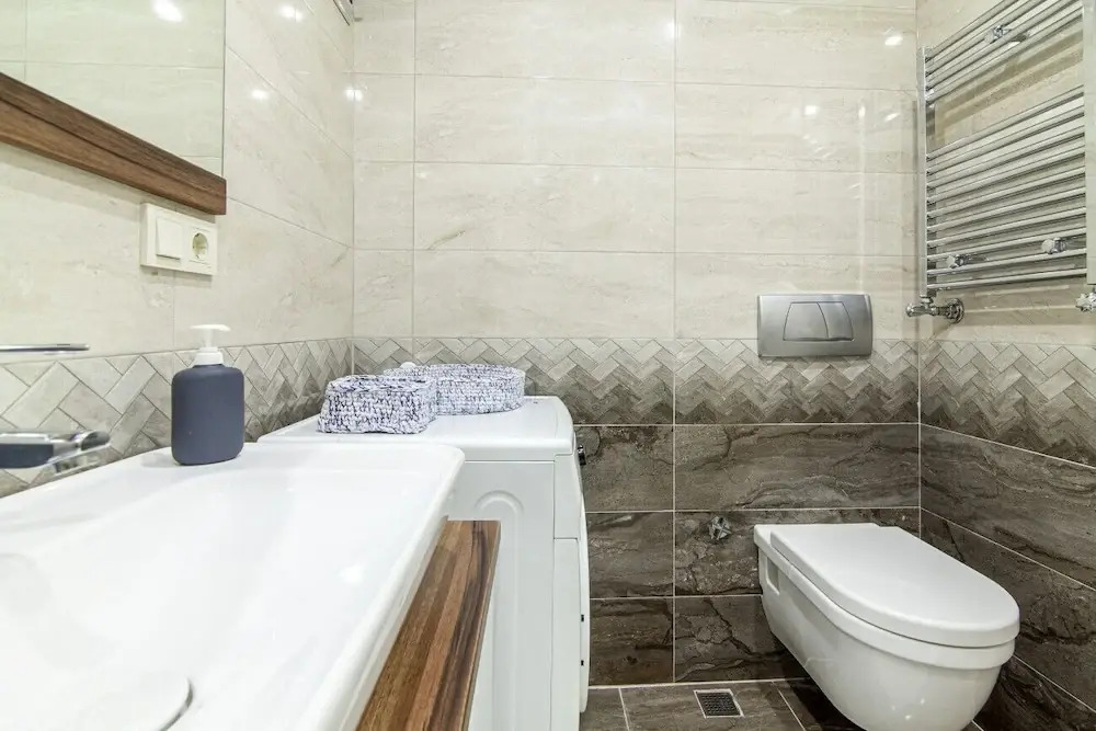 Vibrant and Central Flat with Balcony in Maltepe