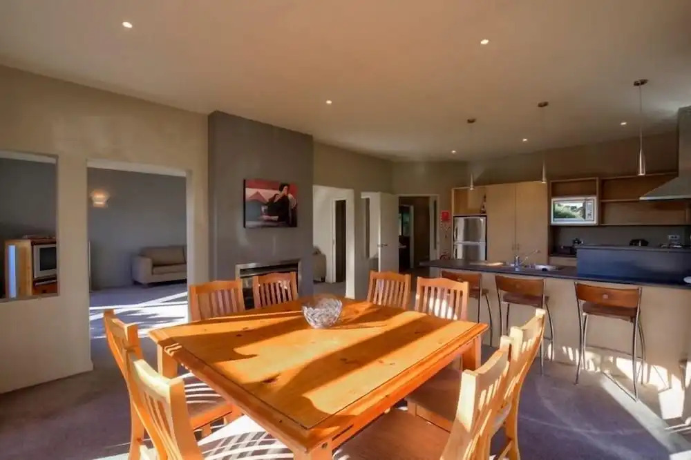 Heritage Villa 10 - Wanaka Holiday Home