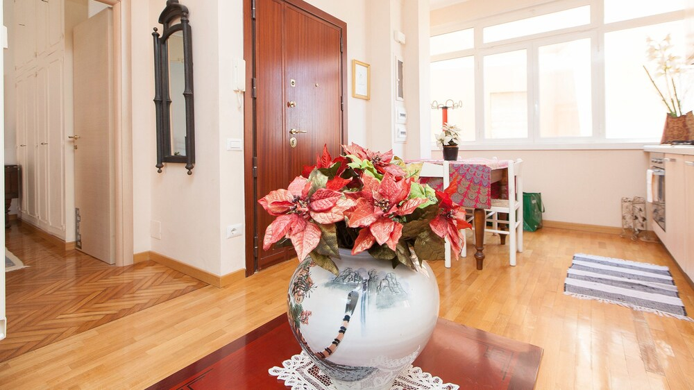 Guinizzelli Apartment
