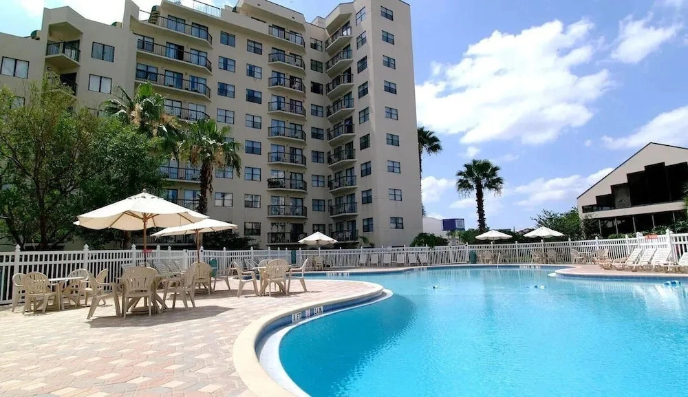 Modern 2BR Suite at Enclave 5min Universal