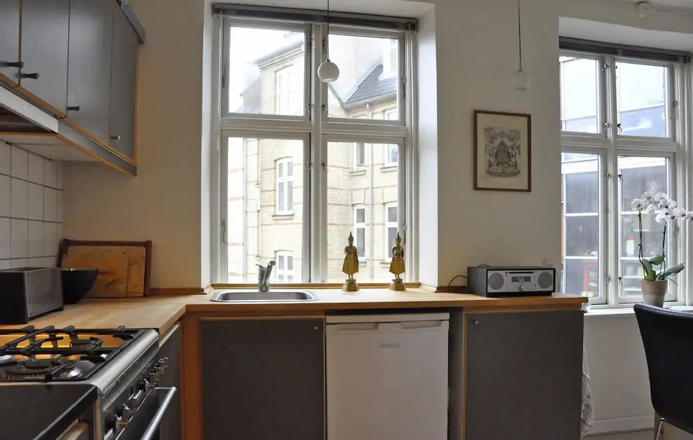 1 Bedroom Apartment near Tivoli 484 - 1