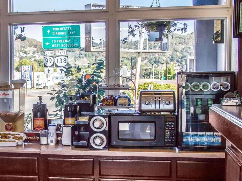 Rodeway Inn & Suites Roseburg