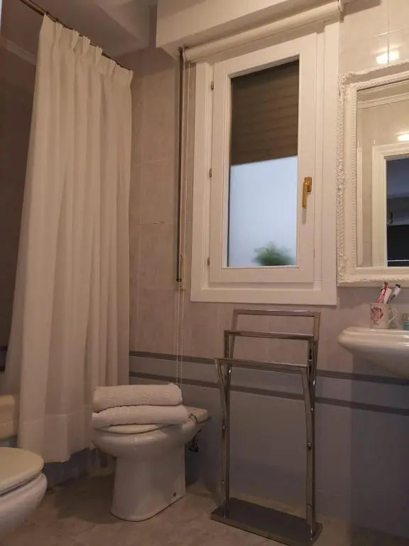 Habitación con baño privado en Bilbao