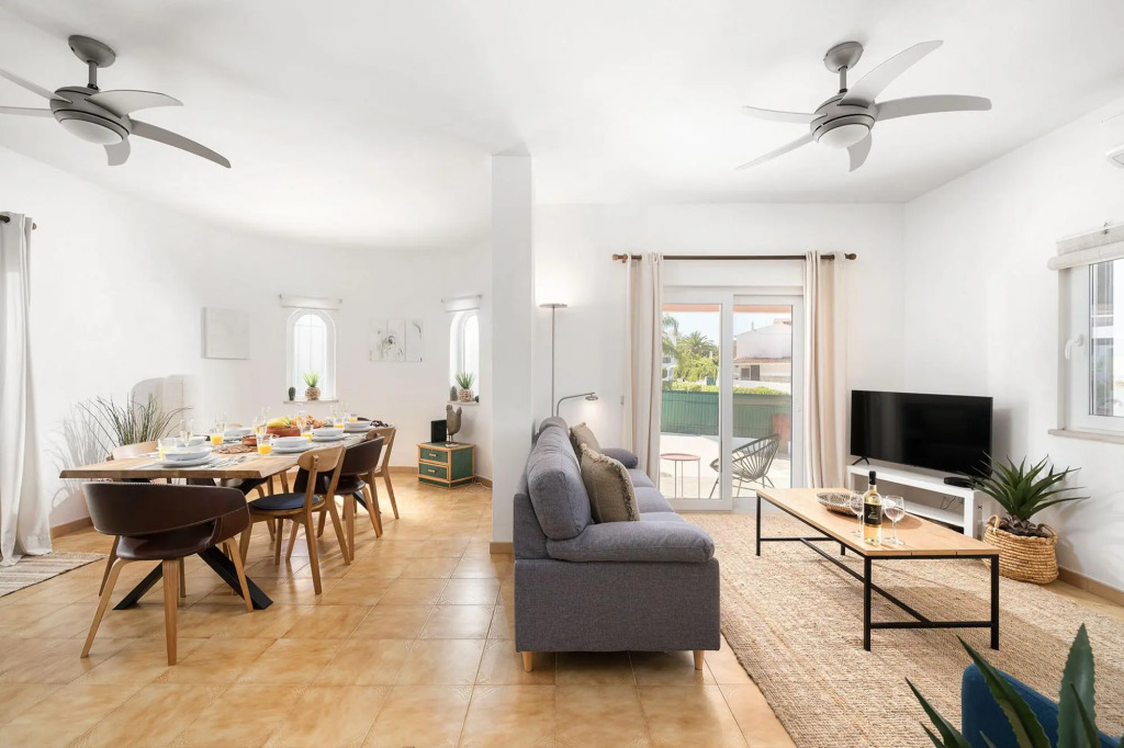 Villa Harpista in Guia by Ideal Homes