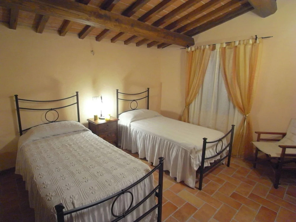 Impressive Villa in Cortona with Swimming Pool