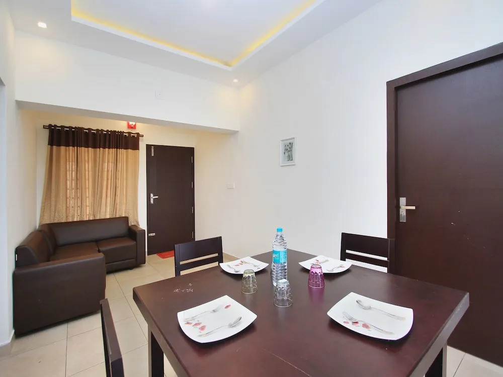 OYO 13915 Albis Ville
