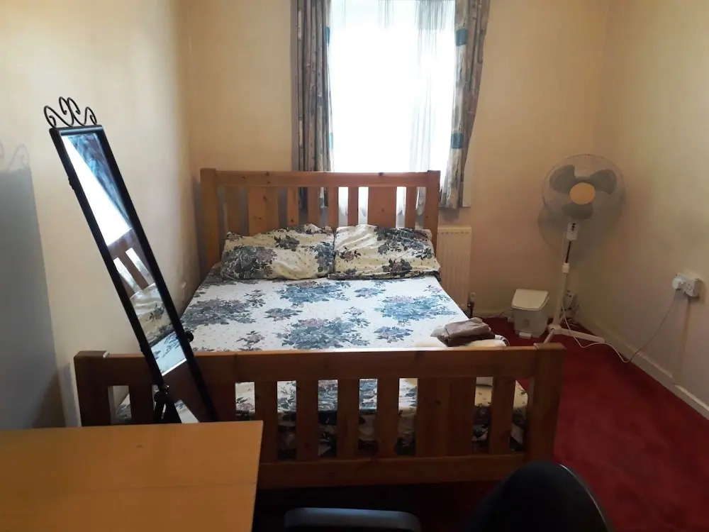 House with a garden in Arnos Grove
