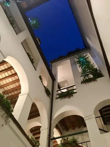 Rubra Apartments